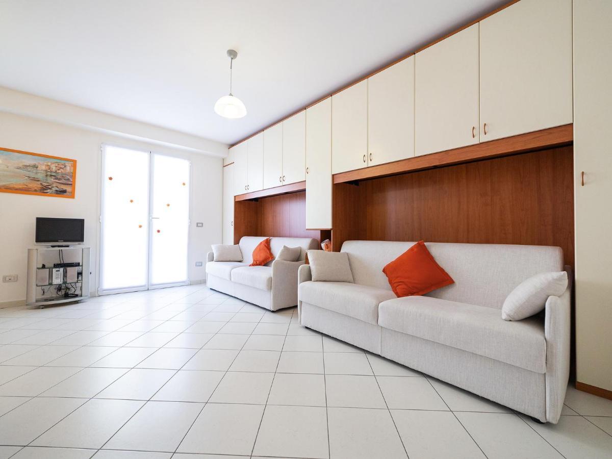 Apartamento Terrazza Del Gelsomino With Terrace And Open View Borghetto Santo Spirito Exterior foto