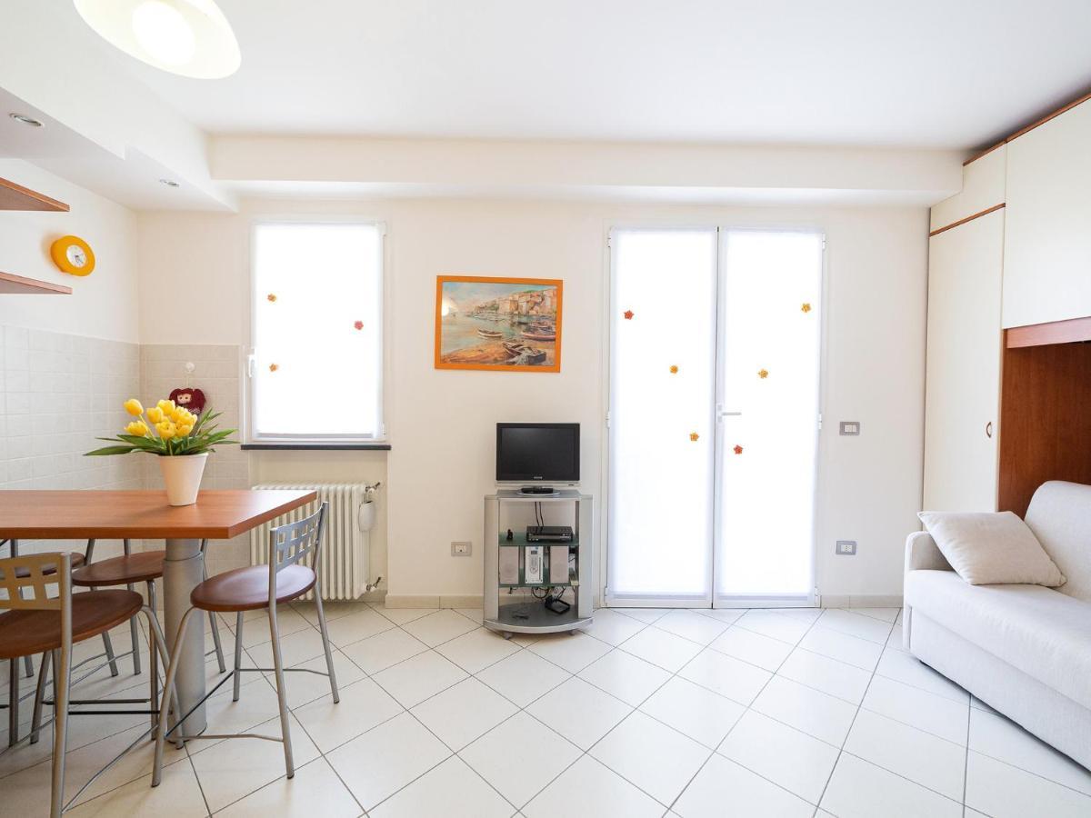 Apartamento Terrazza Del Gelsomino With Terrace And Open View Borghetto Santo Spirito Exterior foto
