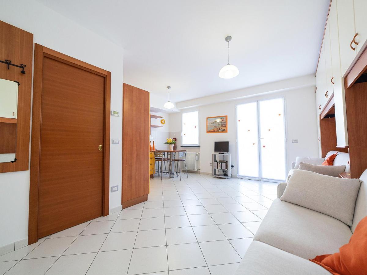 Apartamento Terrazza Del Gelsomino With Terrace And Open View Borghetto Santo Spirito Exterior foto